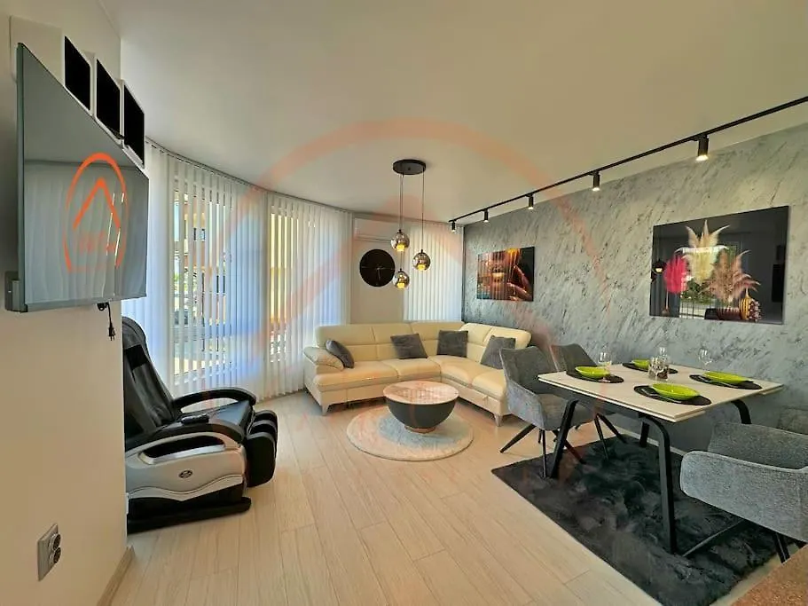 Ferienwohnung Stylish 1Br With Luxe Amenities Warna Apartment