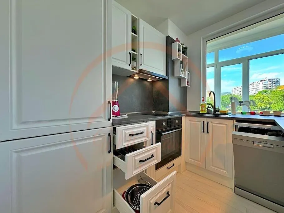 Ferienwohnung Stylish 1Br With Luxe Amenities Warna Apartment