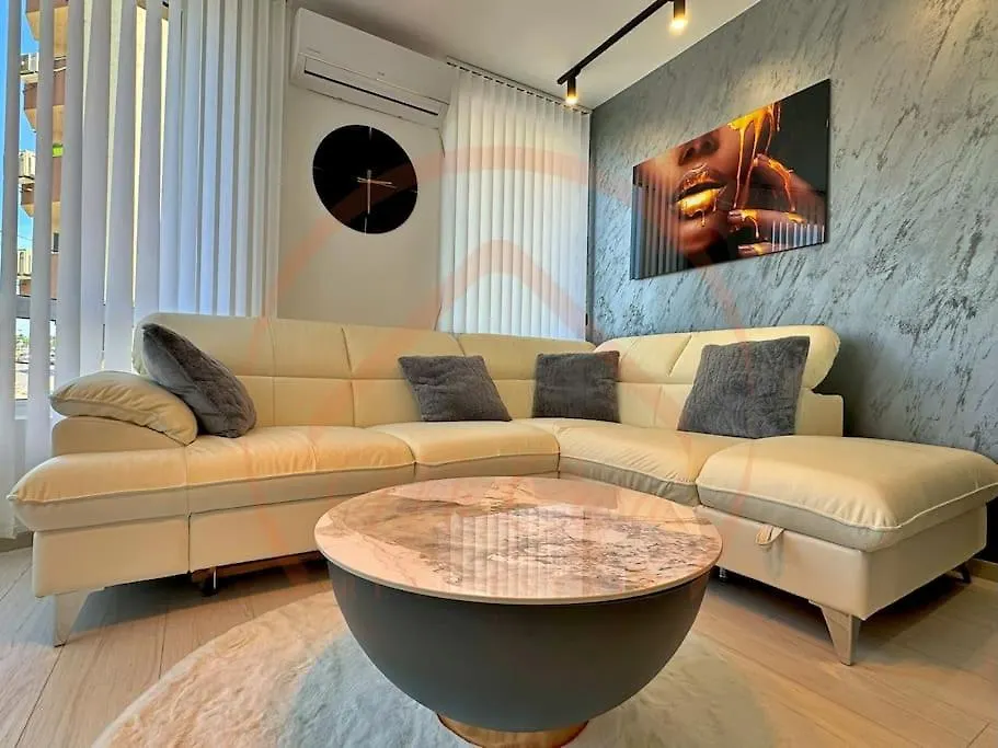 Apartment Ferienwohnung Stylish 1Br With Luxe Amenities Warna
